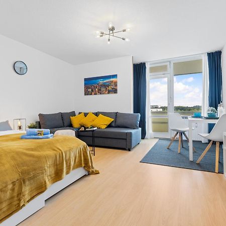 Sonniges City-Apartment Mit Suedbalkon Und Parklatz Neusass Exterior photo